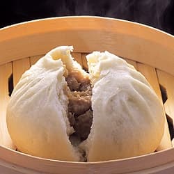 蒸籠に置かれた美味しそうなPAOPAOの肉まん
